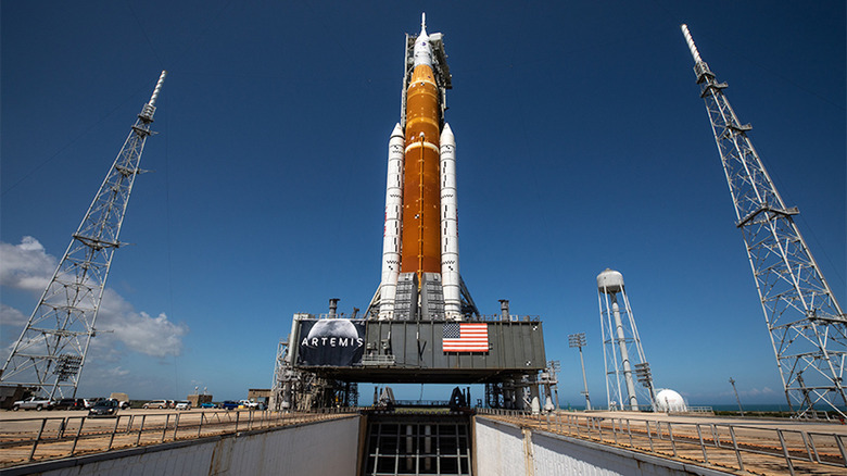 Artemis I launch preparation