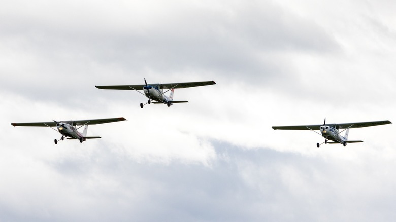 flying school airplanes