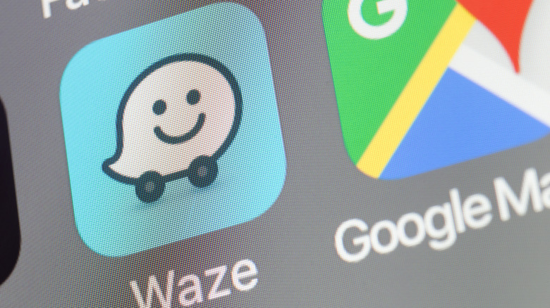 Waze and Google Maps app icons