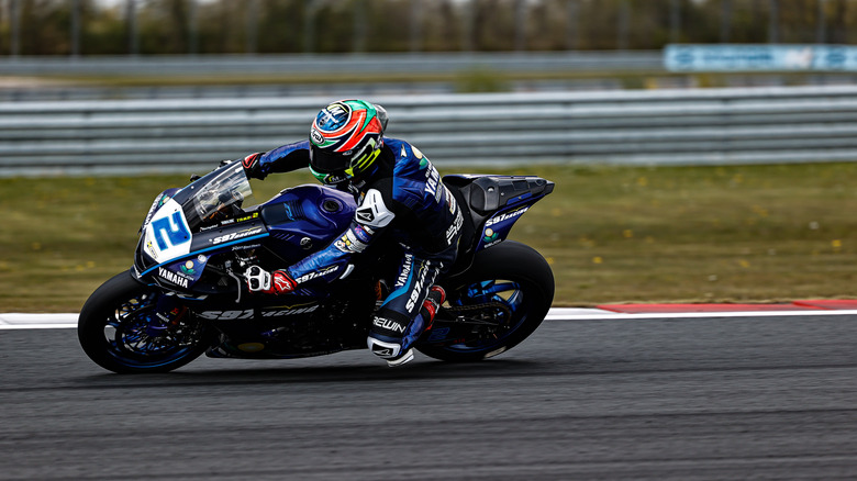 yamaha yzf-r1 race andrea locatelli