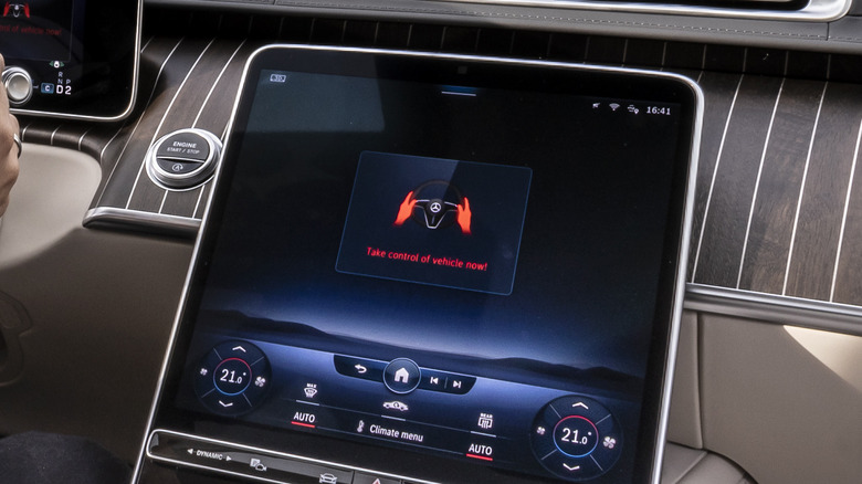 Mercedes DRIVE PILOT warning message