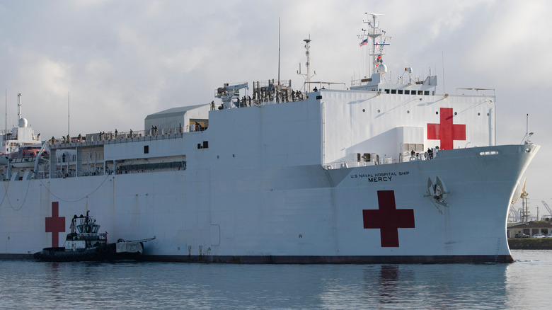 The USNS Mercy leaving port.
