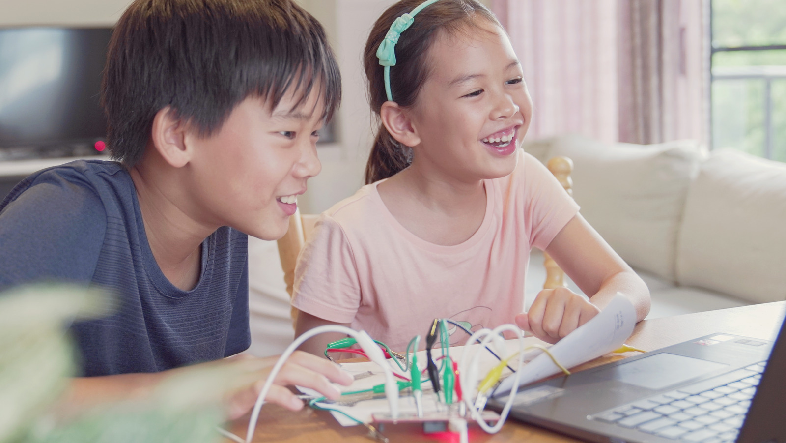 What Are Makey Makey Apps & What Devices Can You Run Them On?