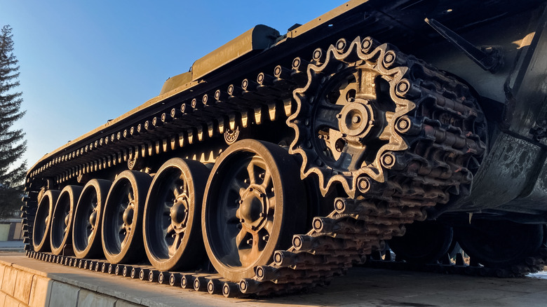 Quarter view of a tank's tread system