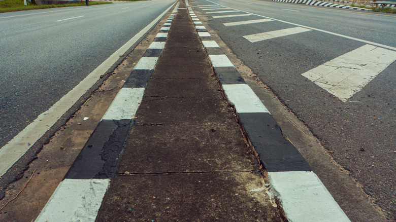Highway with alternating black and white lane lines