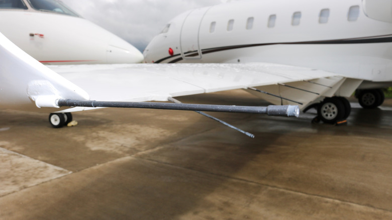 Static wicks on an airplane wing