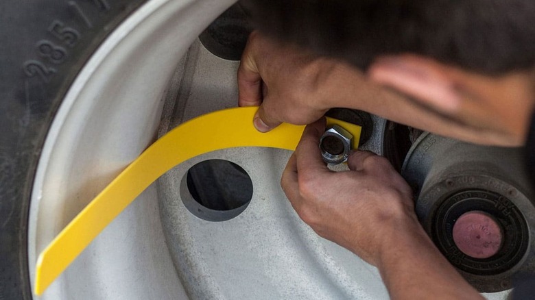 Installing a Skiddd wheel indicator