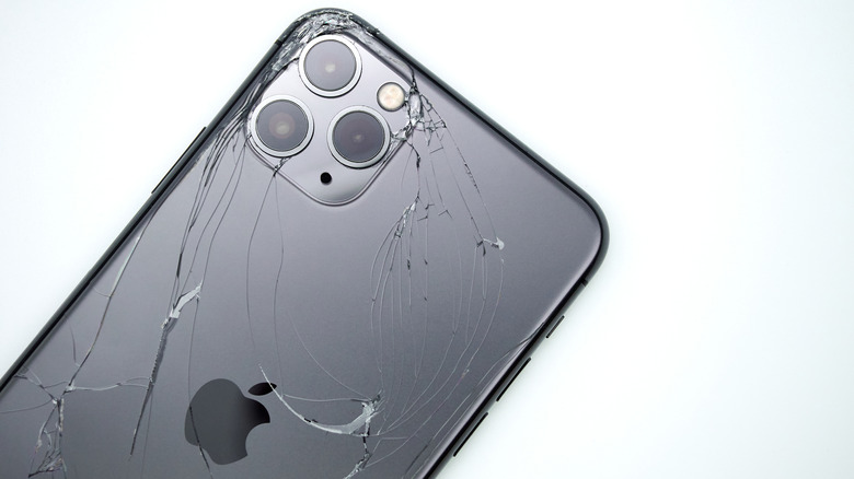 broken case iphone 11 pro