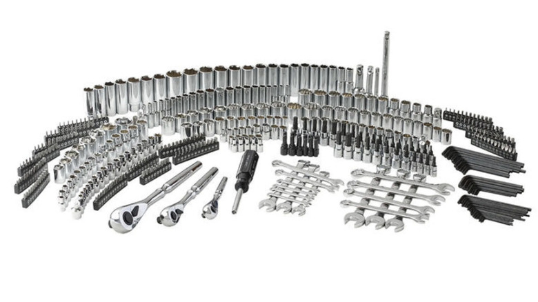 an image of the tools contained in the craftsman 450-piece mechanic's tool set