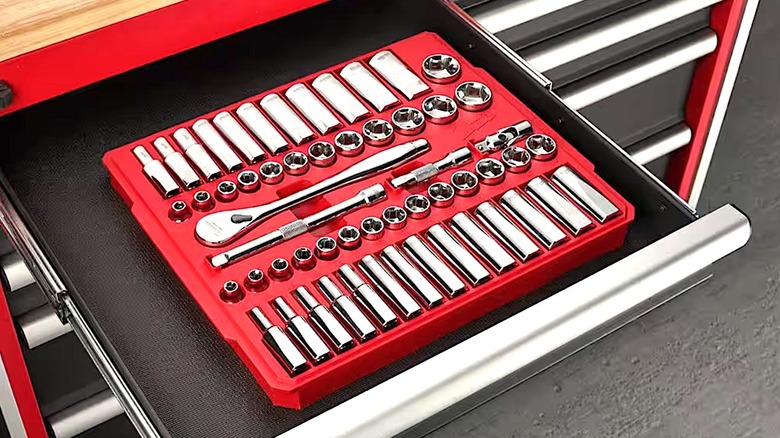 Socket wrenches included in Milwaukee Tools set