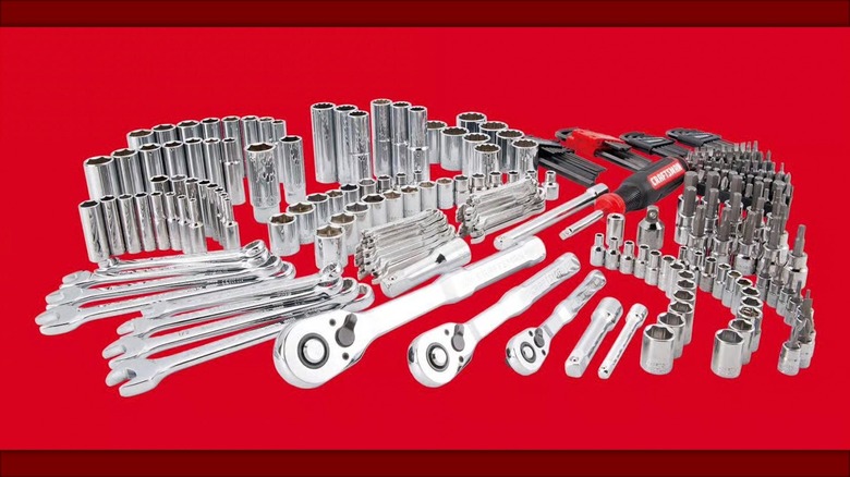 Pieces included in Craftsman's 230-piece VersaStack Mechanics Tool Set