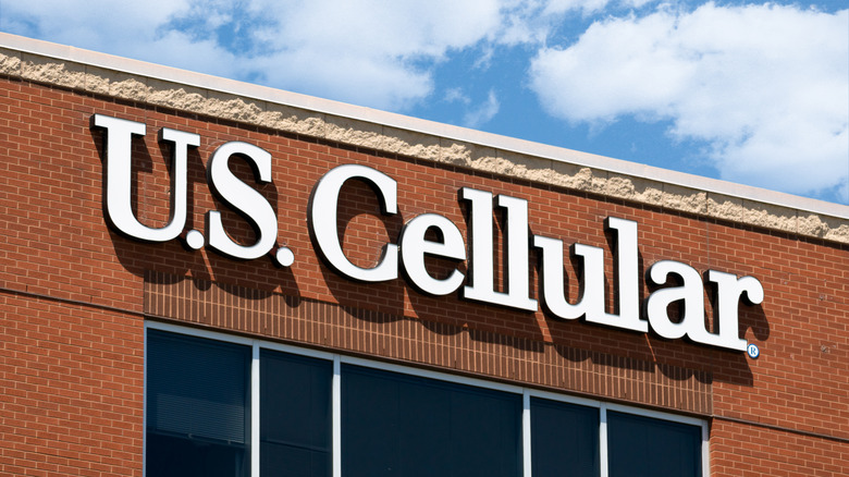 U.S. Cellular name on building