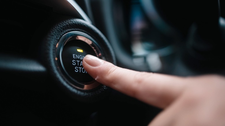 Starting the engine with Push to Start keyless ignition.