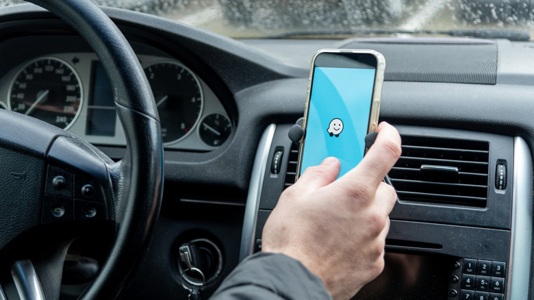 A driver using the Waze app in the car
