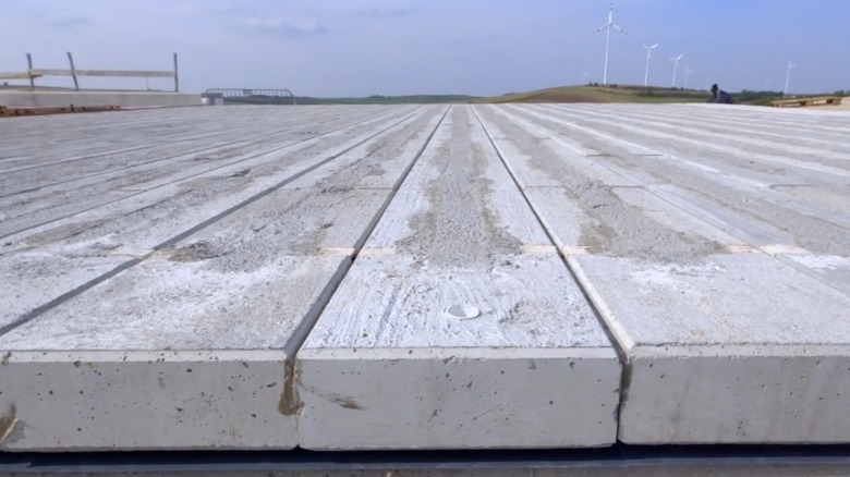 Austrian bridge without expansion joints but several concrete elements