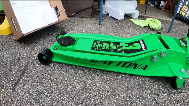 A Daytona 3-Ton jack from Harbor Freight, side view