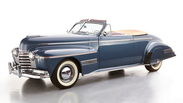 Front 3/4 view of a 1941 Oldsmobile 98
