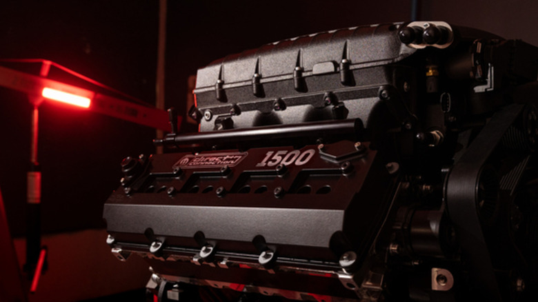 Dodge Mopar 1500 HEMI crate engine
