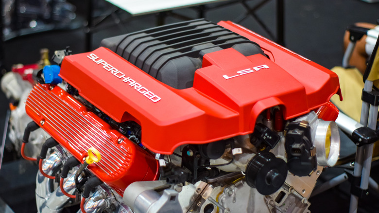 GM crate engine with red valve covers