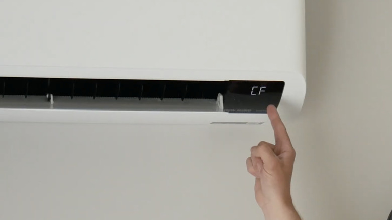 A Samsung AC with the CF code on its display