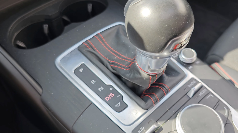 The D/S mode on an Audi A6 2020