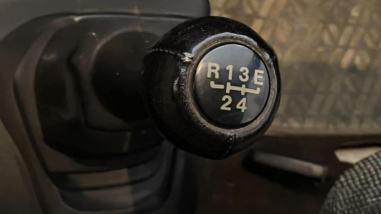 Was bedeutet 'E' am manuellen Getriebe?