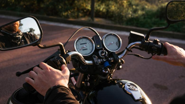 A biker using the turn indicator of his motorcycle