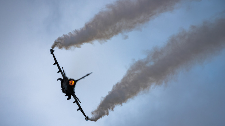 Swedish Air Force Saab JAS 39C Gripen (39268) with smoke trails generated at both wingtips at RIAT 2023.