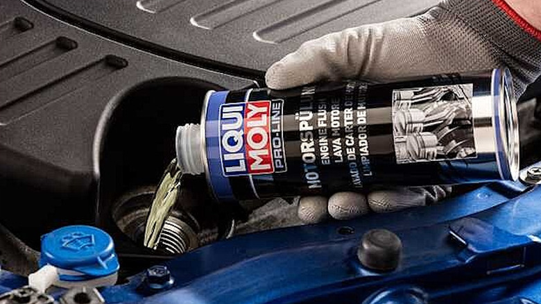 Liqui Moly pro-line engine flush being poured