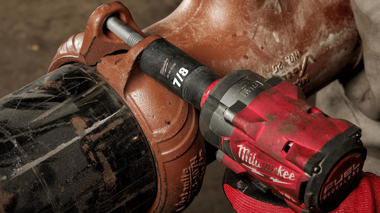 A shot of the Milwaukee Shockwave system in action