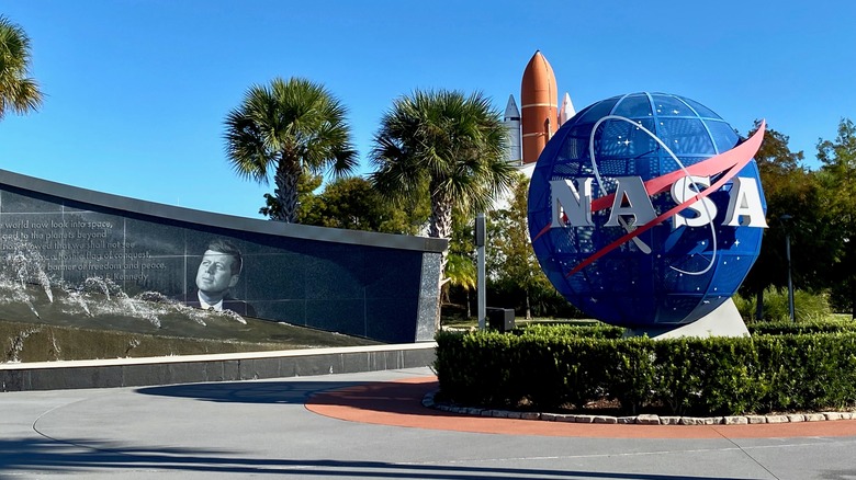Fora do centro espacial Florida Kennedy