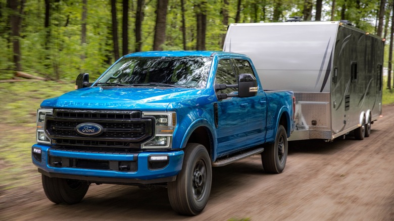 2020 Ford pickup with 7.3L OHV Engine pulling camper