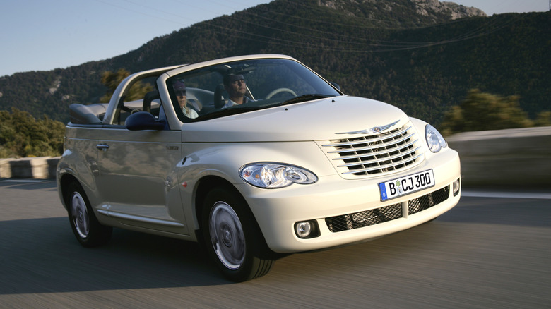 2006 Chrysler PT Cruiser Convertible running on a road