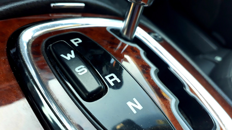 W and S mode button on an automatic shifter, wood trim around the shifter