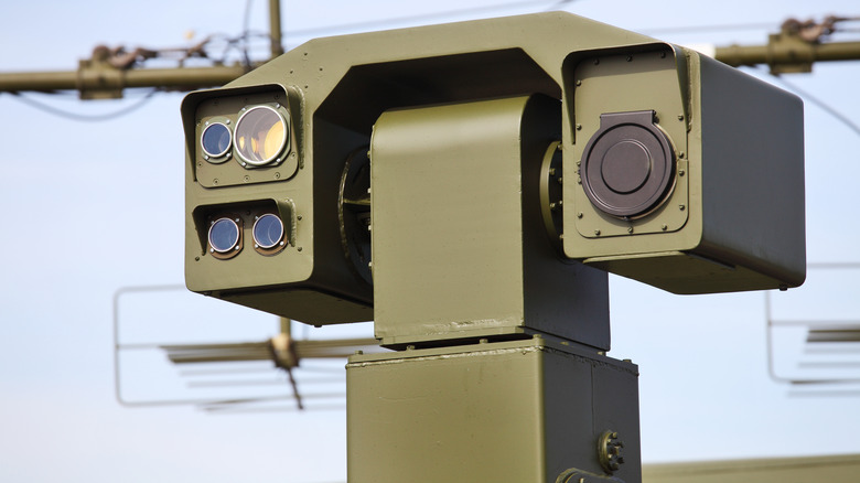 Laser range finder and reconnaissance system