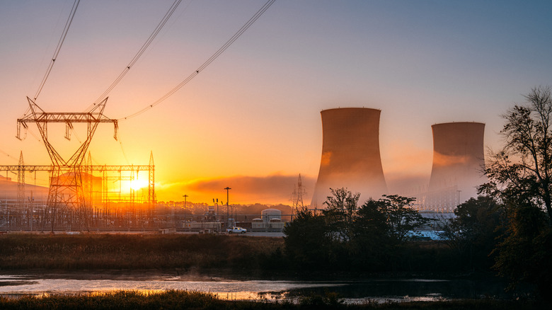 Nuclear power plant in Tennessee at sunset, with cooling towers and pylons visible.