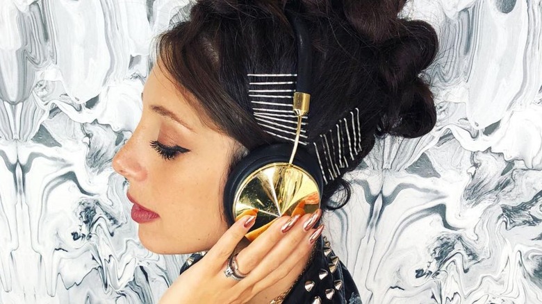 Frends polished gold headphones