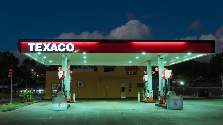 texaco gas station in hawaii at night
