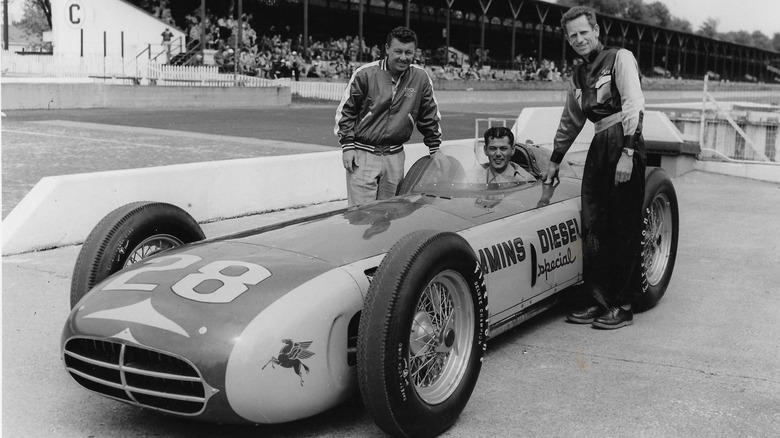 Driver Freddie Agabashian and crew at 1952 Indianapolis 500