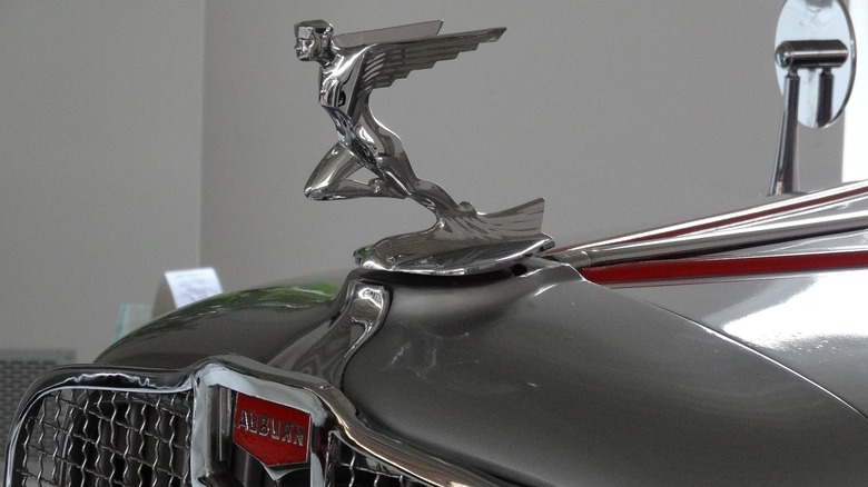 Auburn Auto Company hood ornament