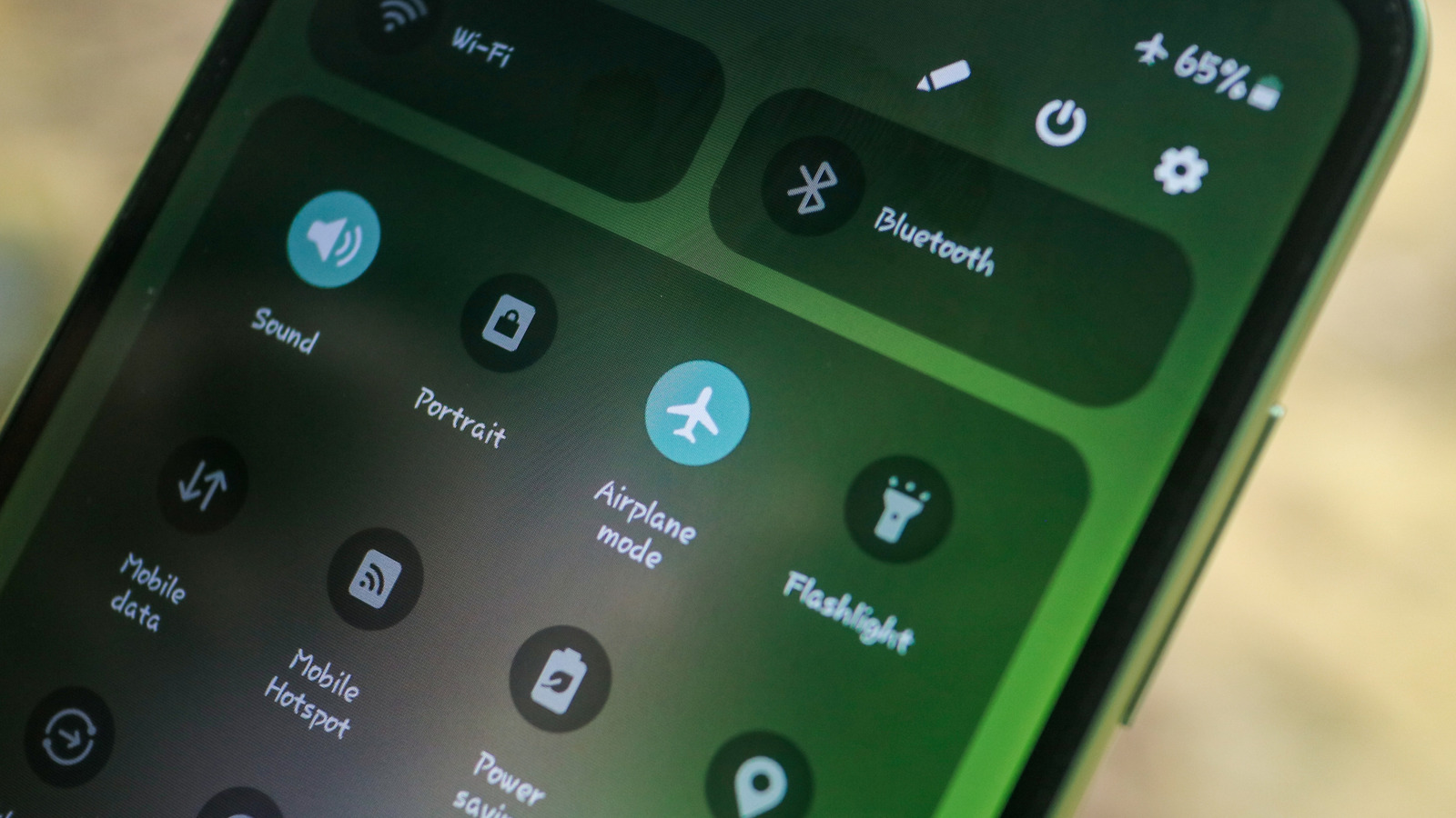 What Happens If You Don’t Put Your Phone On Airplane Mode During A Flight?