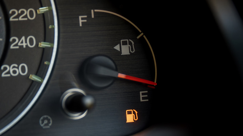 Car empty fuel warning