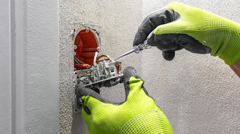 Repairing a damaged light switch