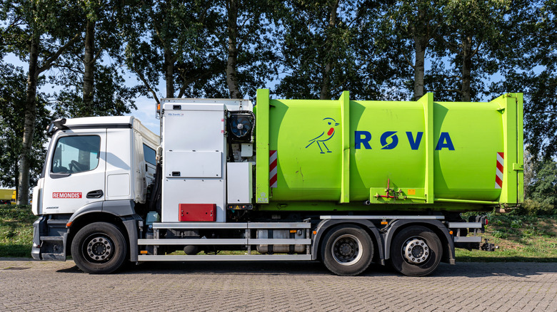 Roll-off truck viewed from the side