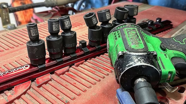 Set of swivel sockets and drill