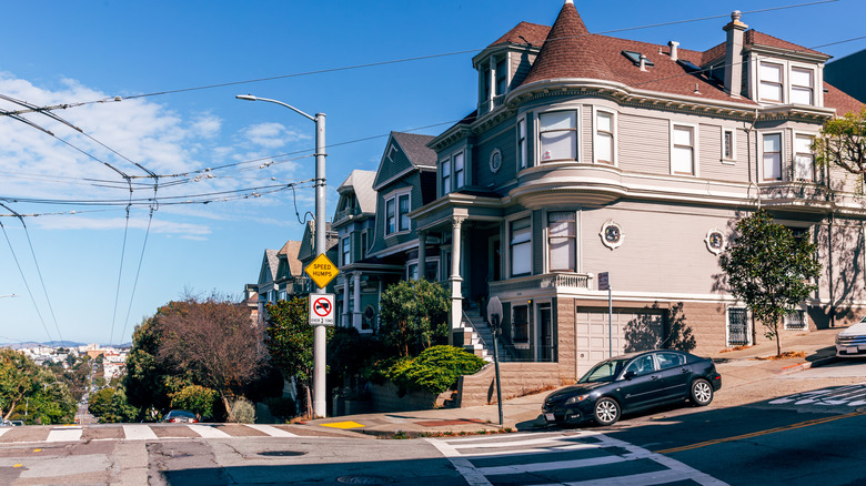 San Francisco street with Daylighting Law violation