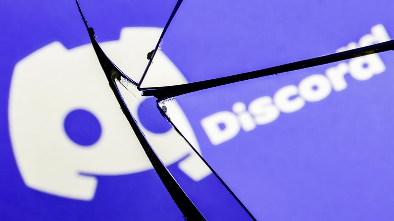 Discord broken glass effect