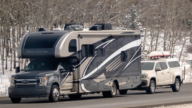 an RV flat towing a pickup truck