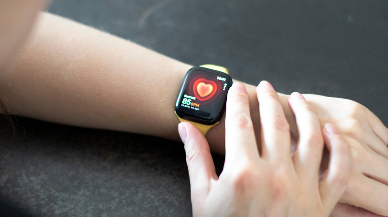 Apple Watch tracking heart rate