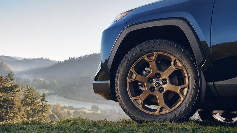2025 Toyota RAV4 Hybrid Woodland Edition alloy wheel